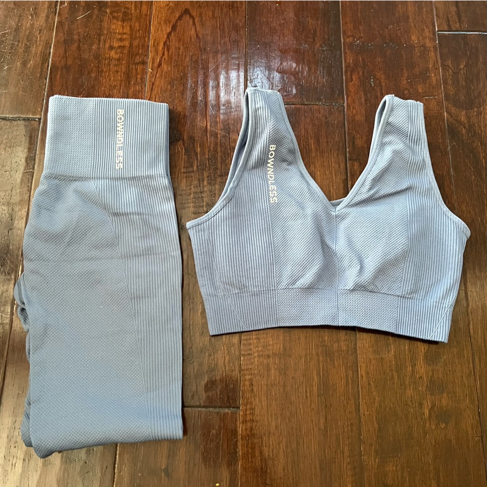 Seamless leggings and sports bra set
